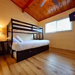 Rustic Yosemite Cottage-King Suite-Mountain Views