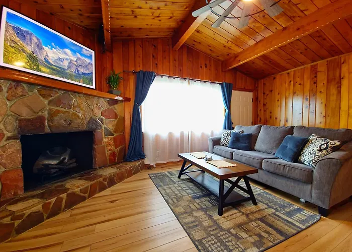 Rustic Yosemite Cottage-King Suite-Mountain Views