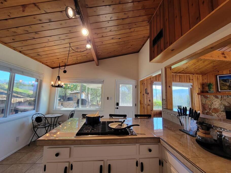 Rustic Yosemite Cottage-king Suite-mountain Views